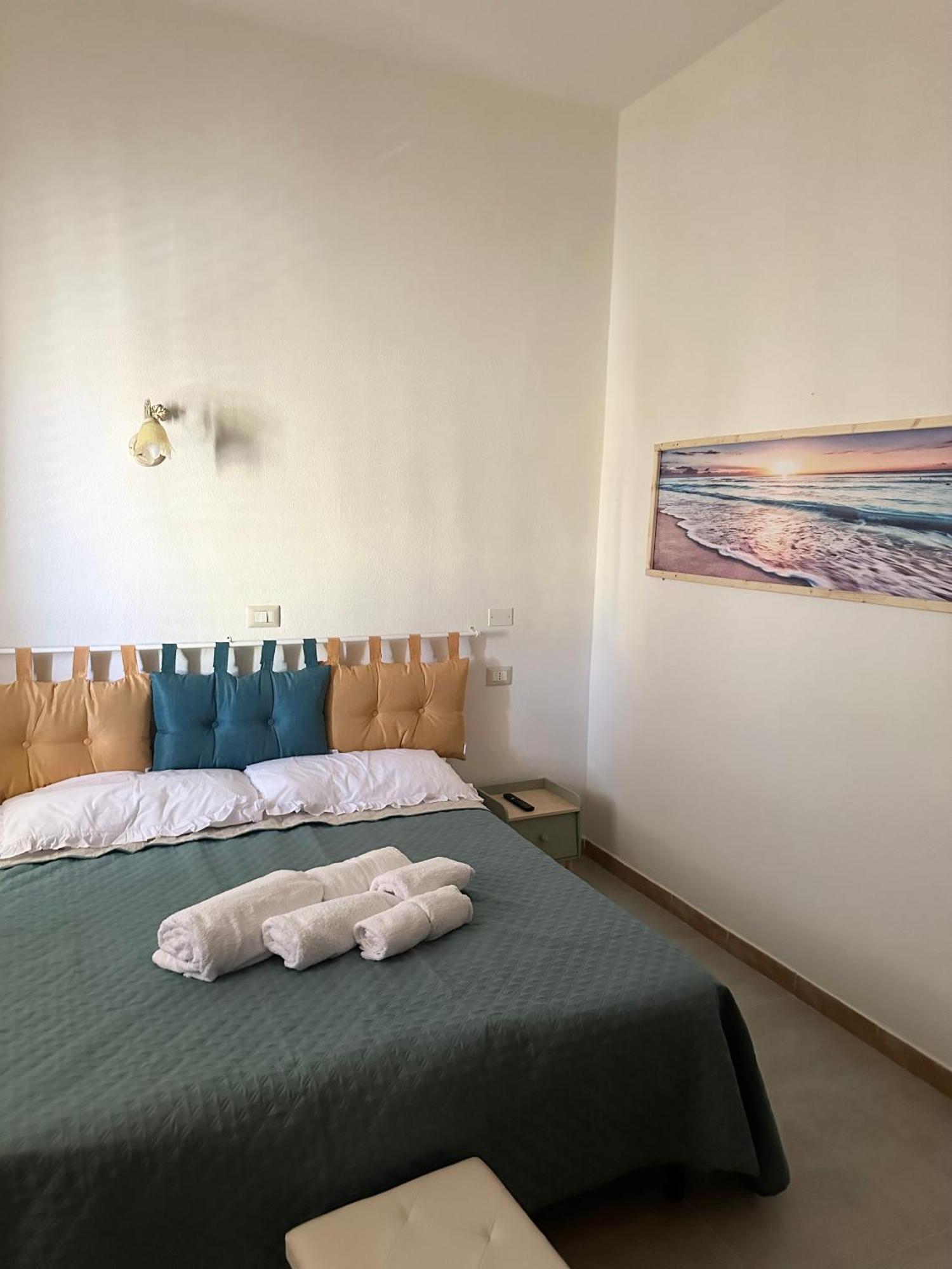 Moncici House Hotel Porto Torres Exterior foto